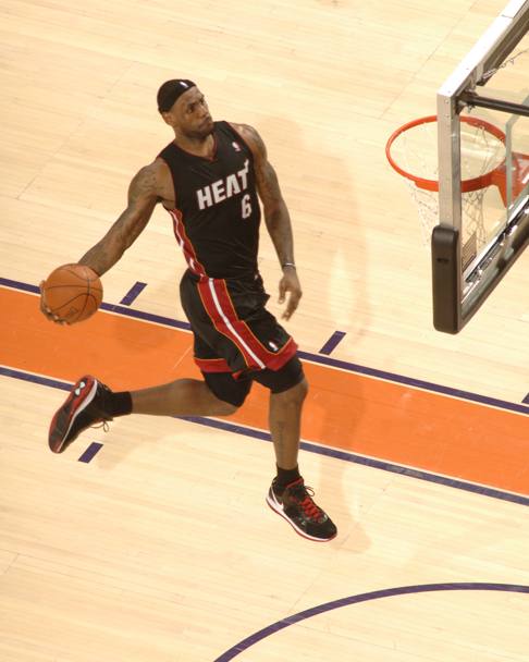 Obiettivo Florida: LeBron lascia nel 2010 il team del debutto e passa ai Miami Heat. (Nbae/Getty)